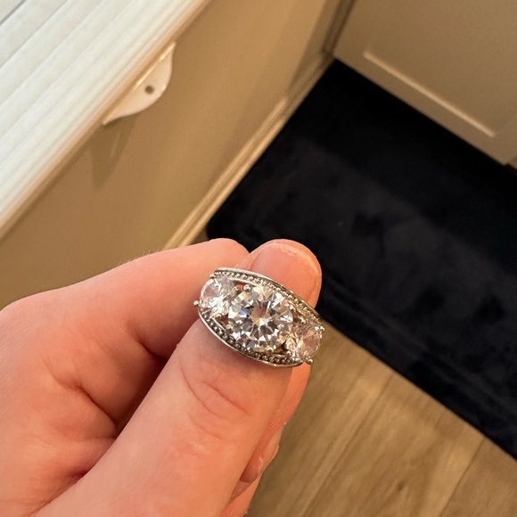 Fake ring - Picture 5 of 7